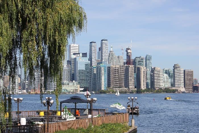 Le centre-ville de Toronto vu du lac Ontario